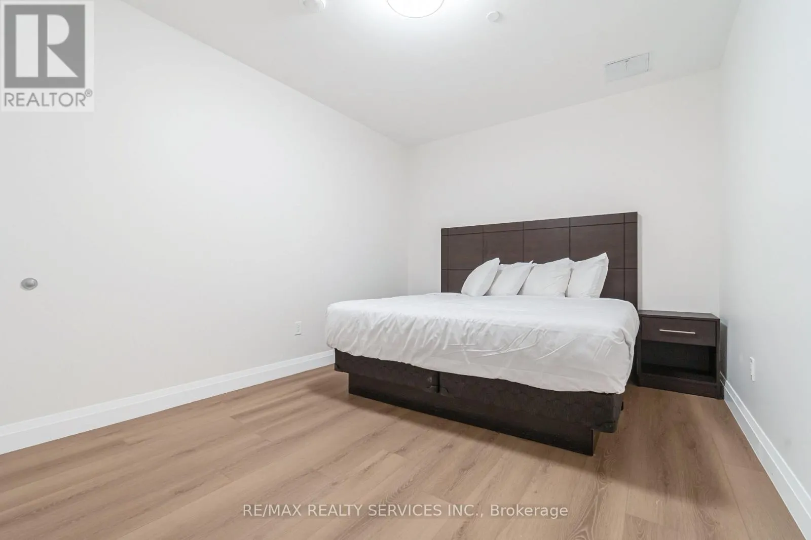 #6 - 30 DEAN PARK ROAD