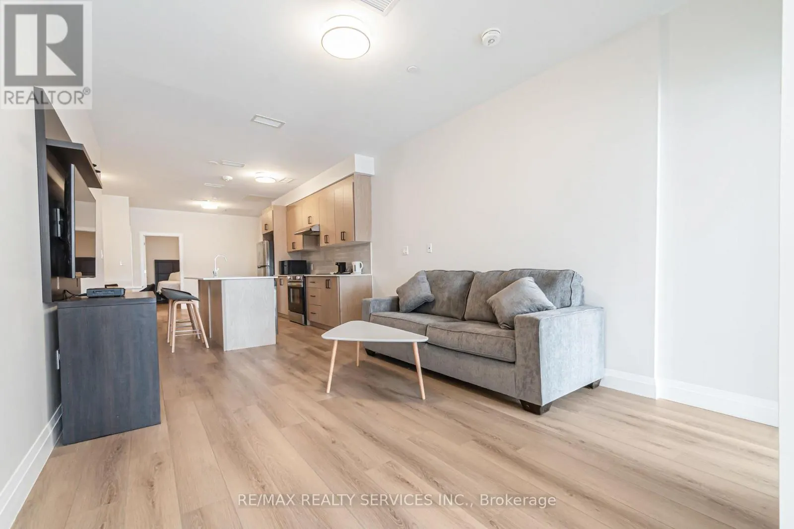 #6 - 30 DEAN PARK ROAD