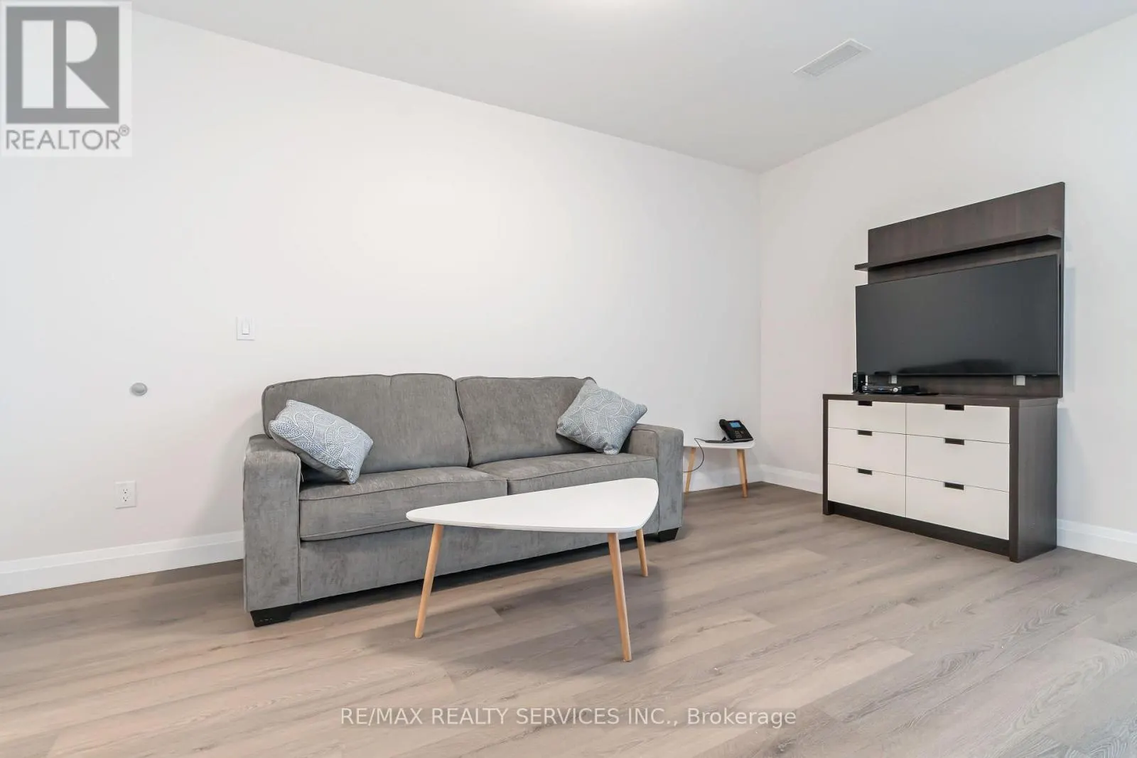 #10 - 30 DEAN PARK ROAD
