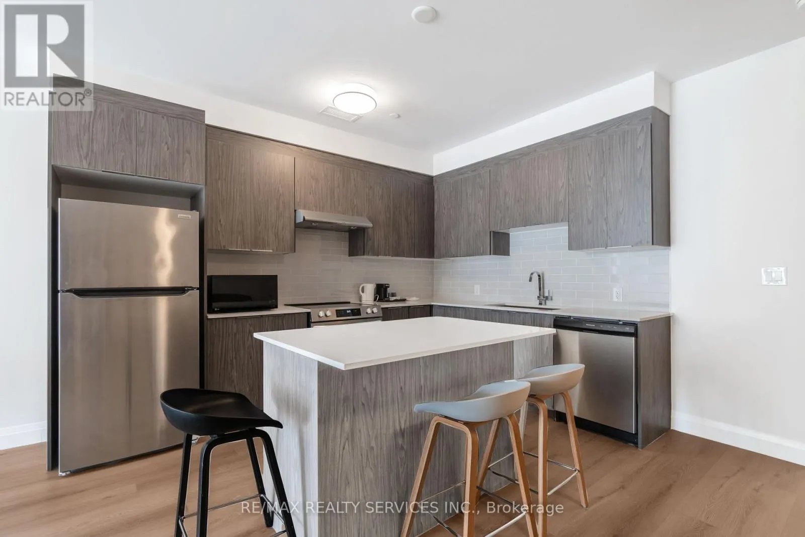 #10 - 30 DEAN PARK ROAD