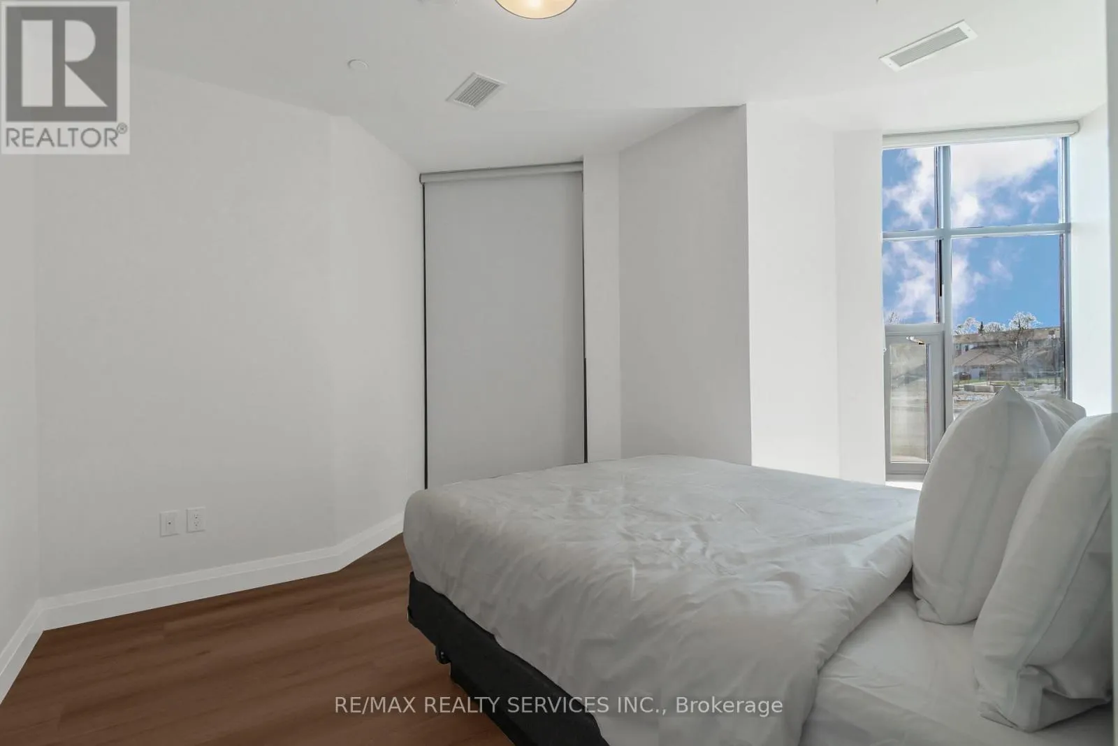 #10 - 30 DEAN PARK ROAD