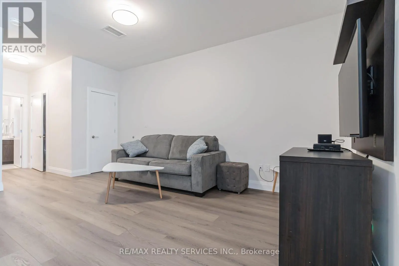 #10 - 30 DEAN PARK ROAD
