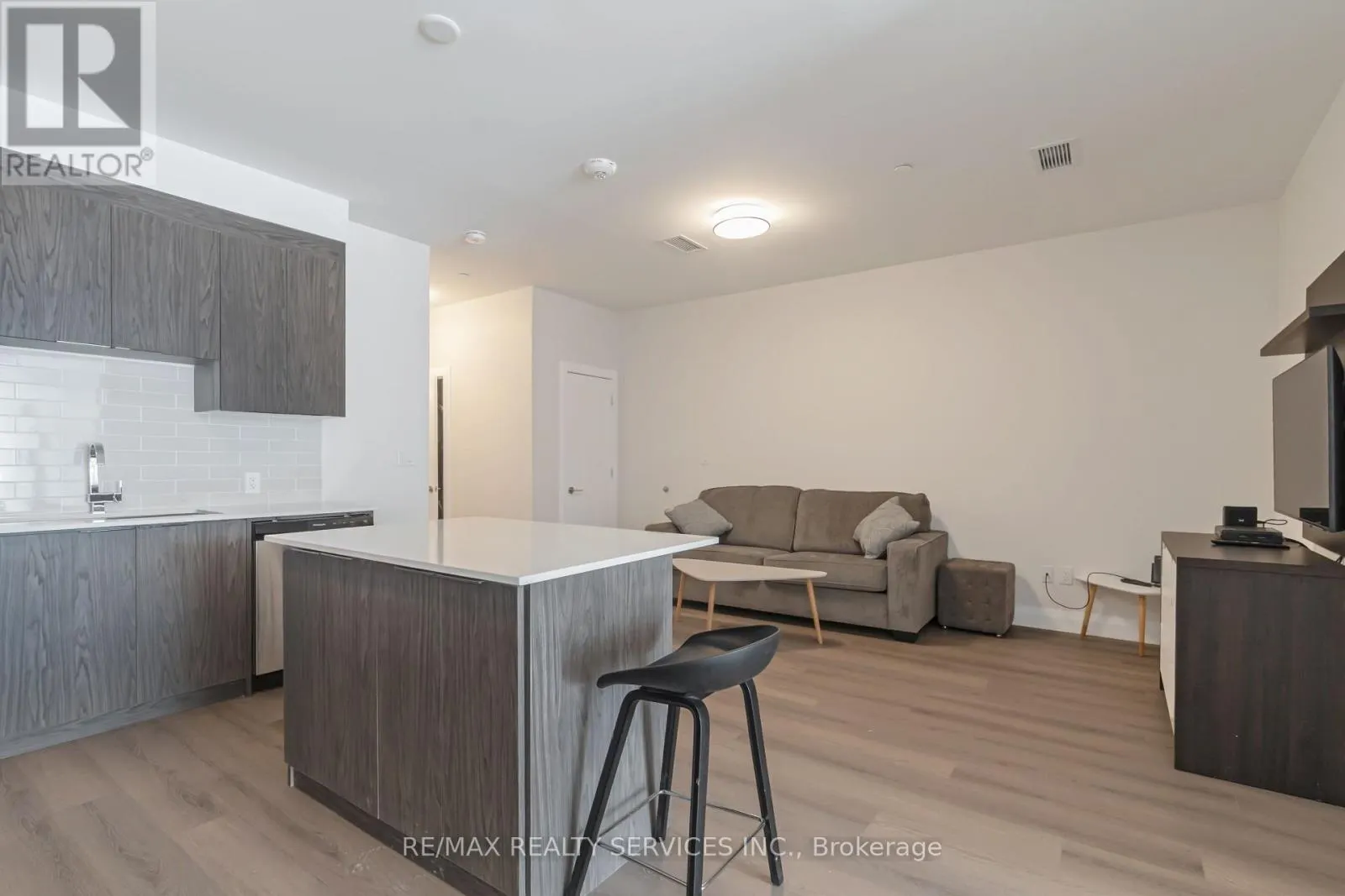 #10 - 30 DEAN PARK ROAD