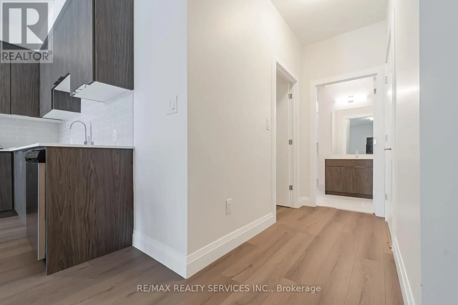 #10 - 30 DEAN PARK ROAD