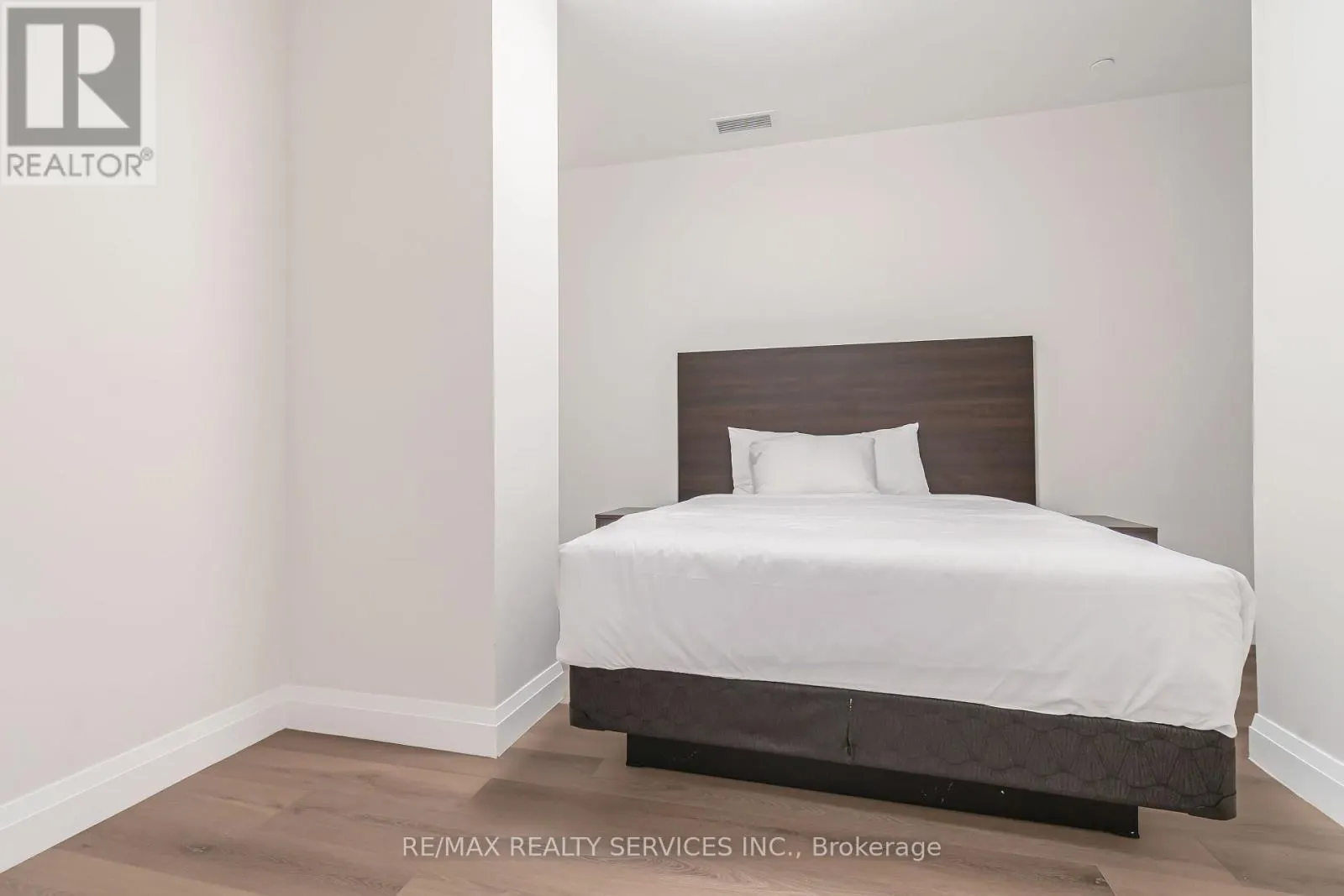 #10 - 30 DEAN PARK ROAD