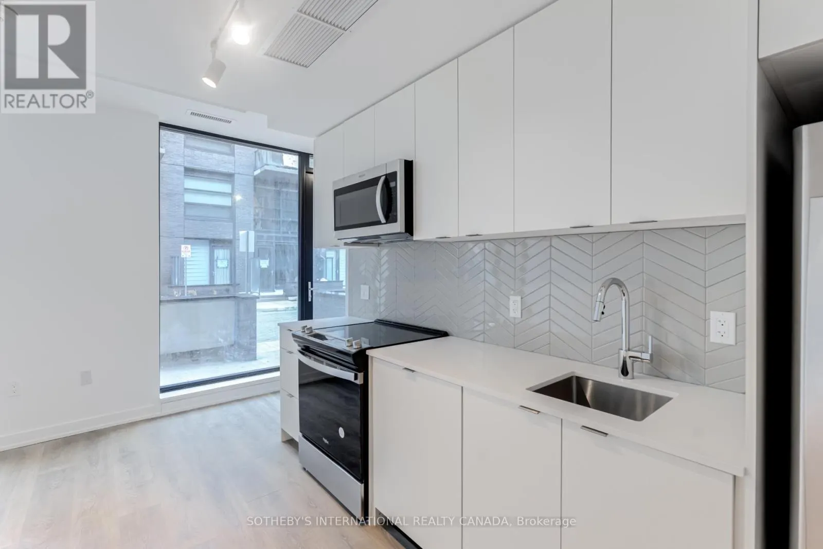 139 C - 1612 CHARLES STREET