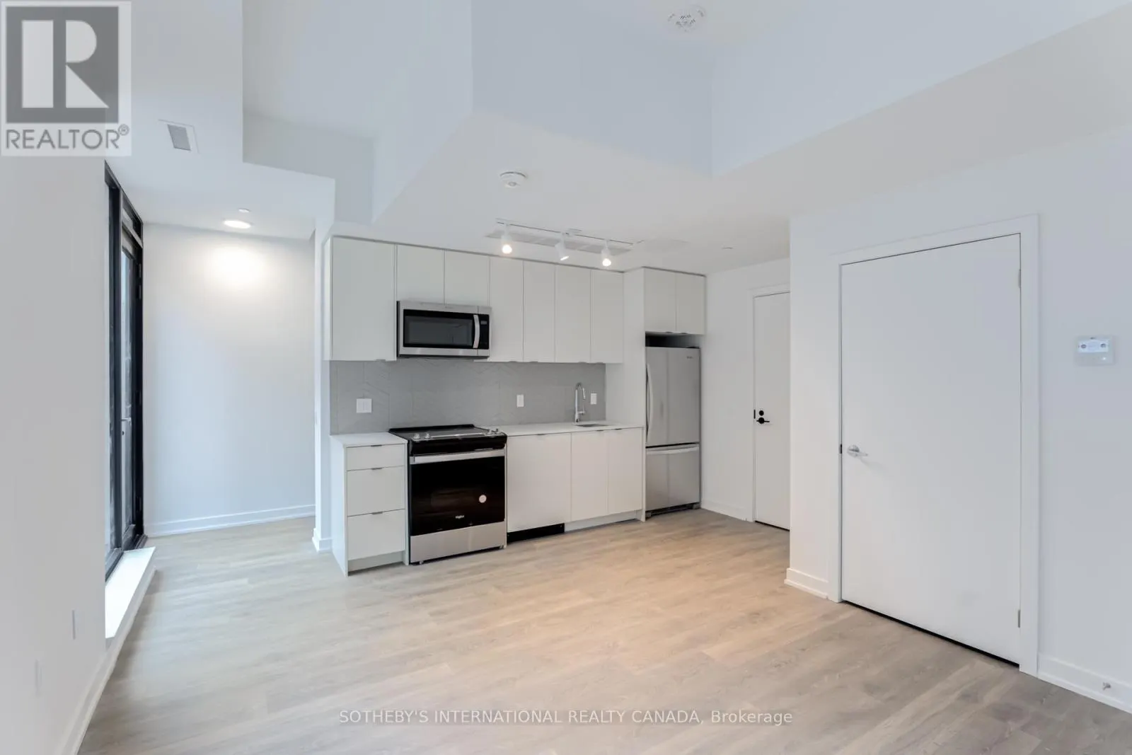 139 C - 1612 CHARLES STREET