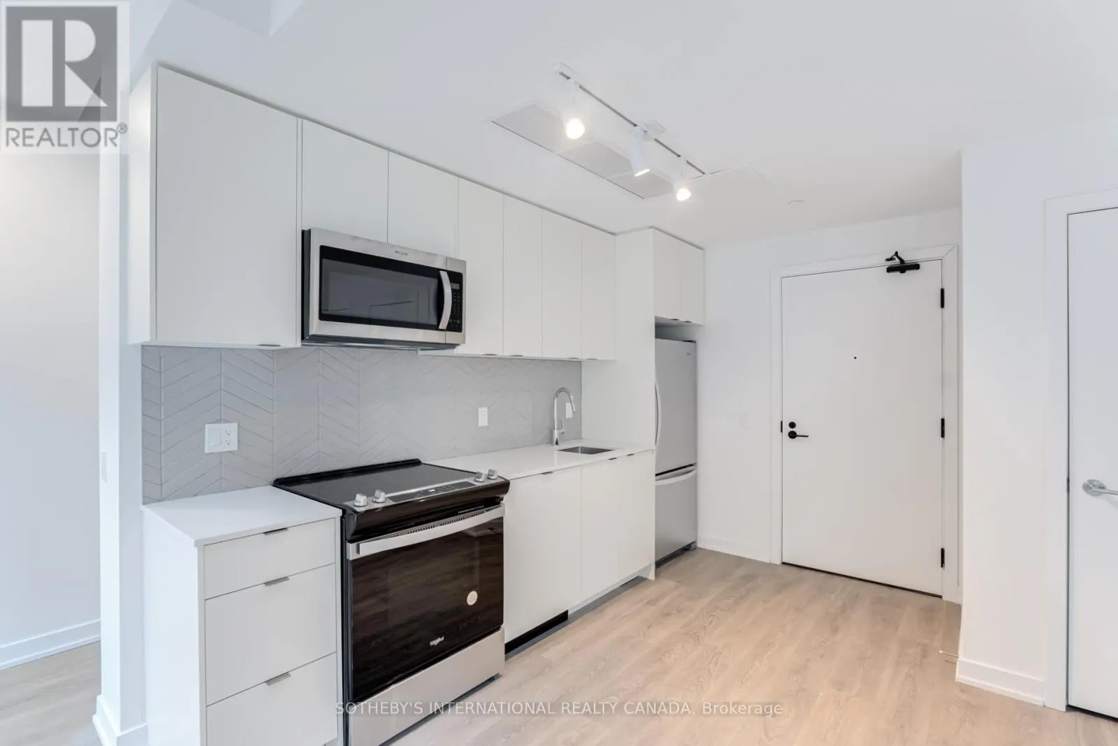 139 C - 1612 CHARLES STREET