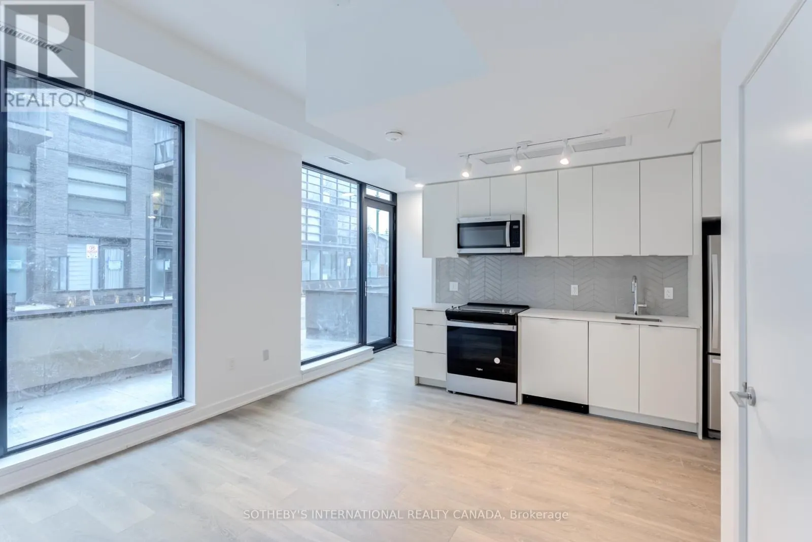 139 C - 1612 CHARLES STREET