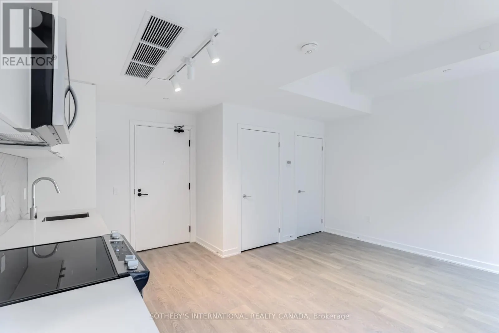 139 C - 1612 CHARLES STREET