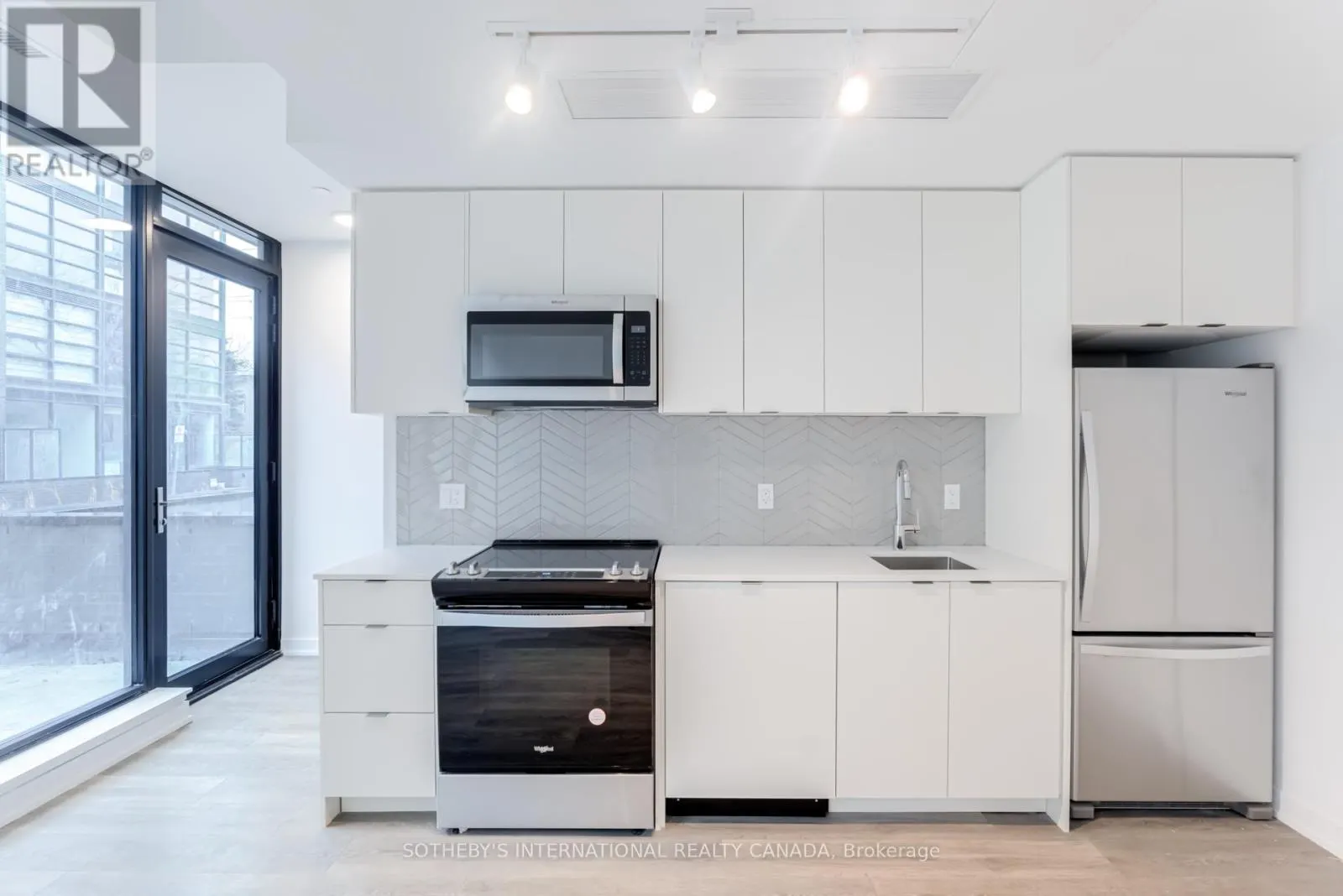 139 C - 1612 CHARLES STREET