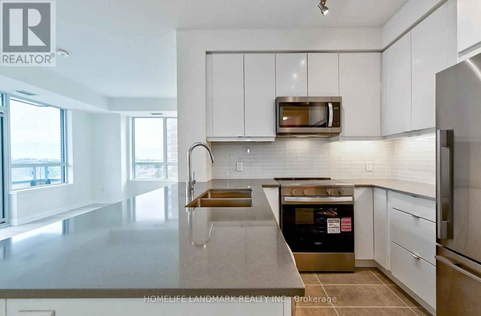 722 - 3270 SHEPPARD AVENUE E