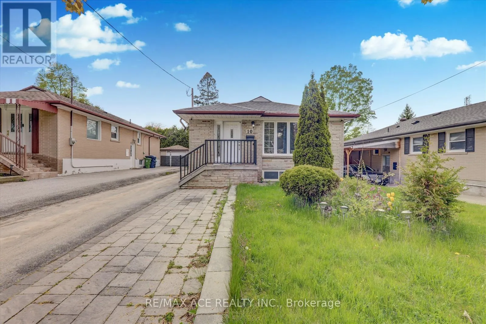10 BLAKEMANOR BOULEVARD