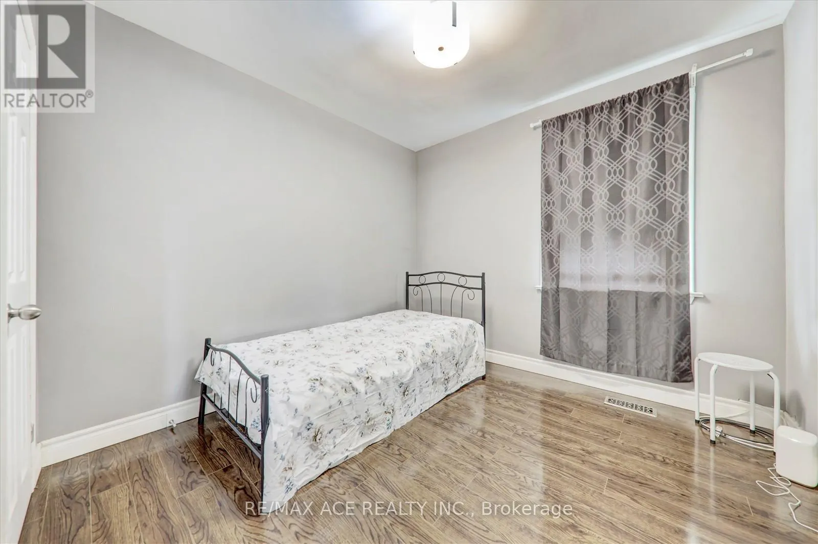 10 BLAKEMANOR BOULEVARD
