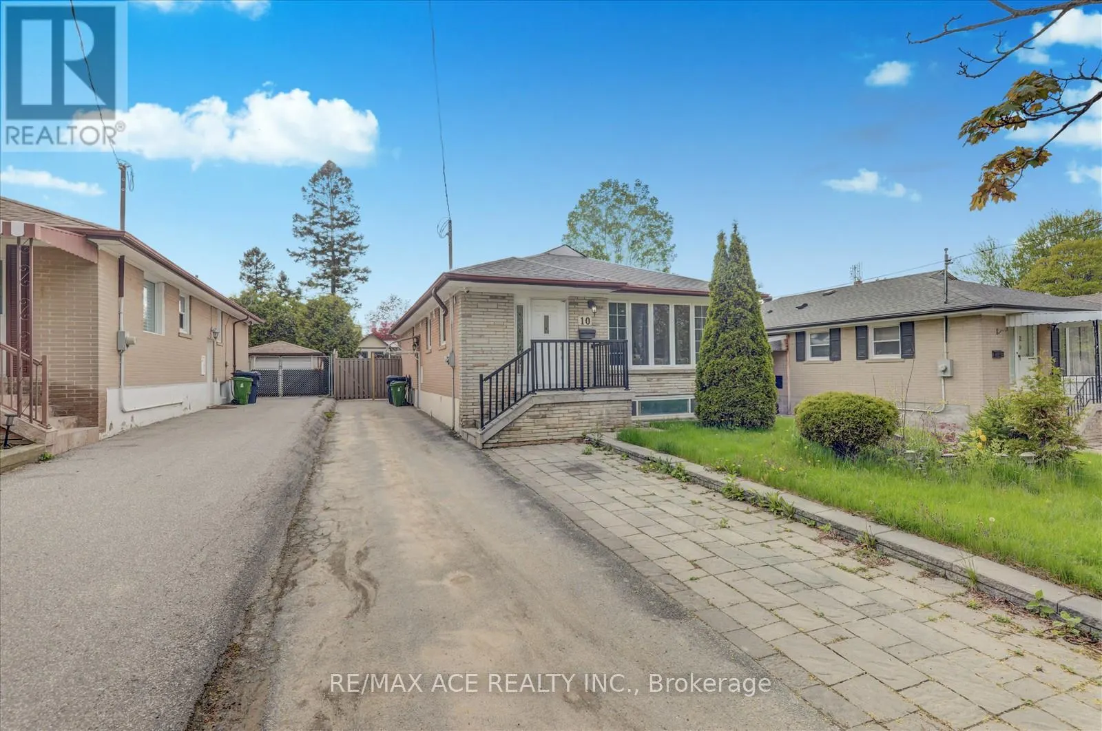 10 BLAKEMANOR BOULEVARD