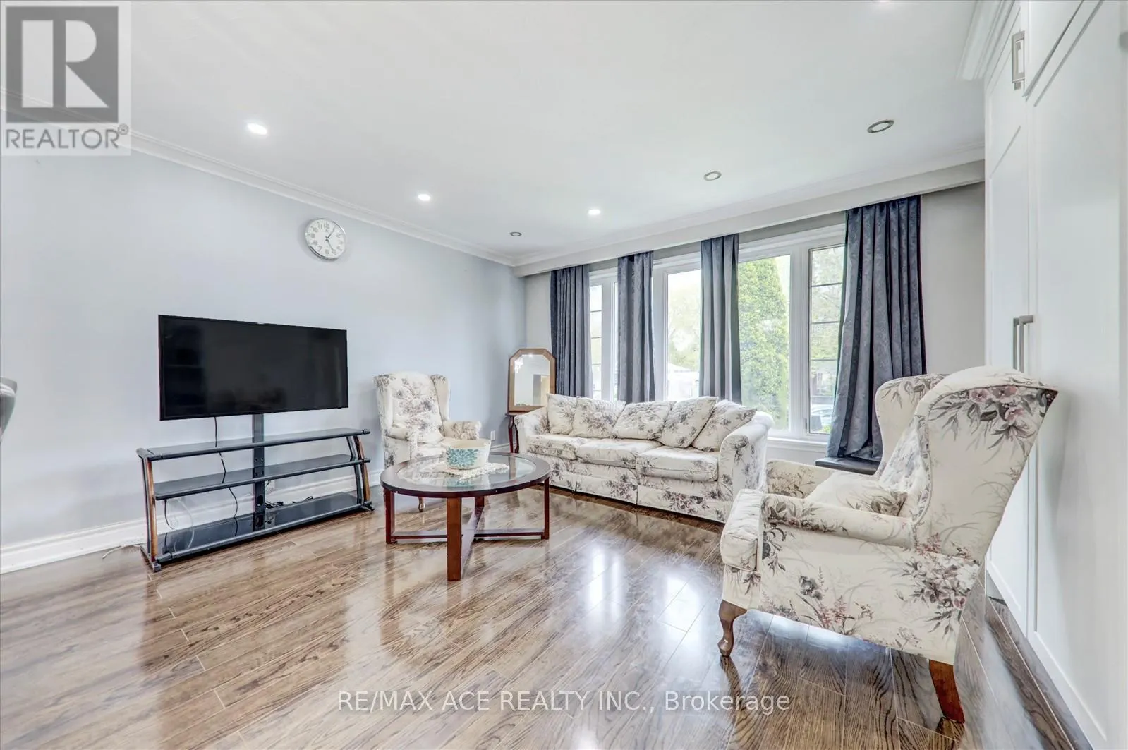 10 BLAKEMANOR BOULEVARD