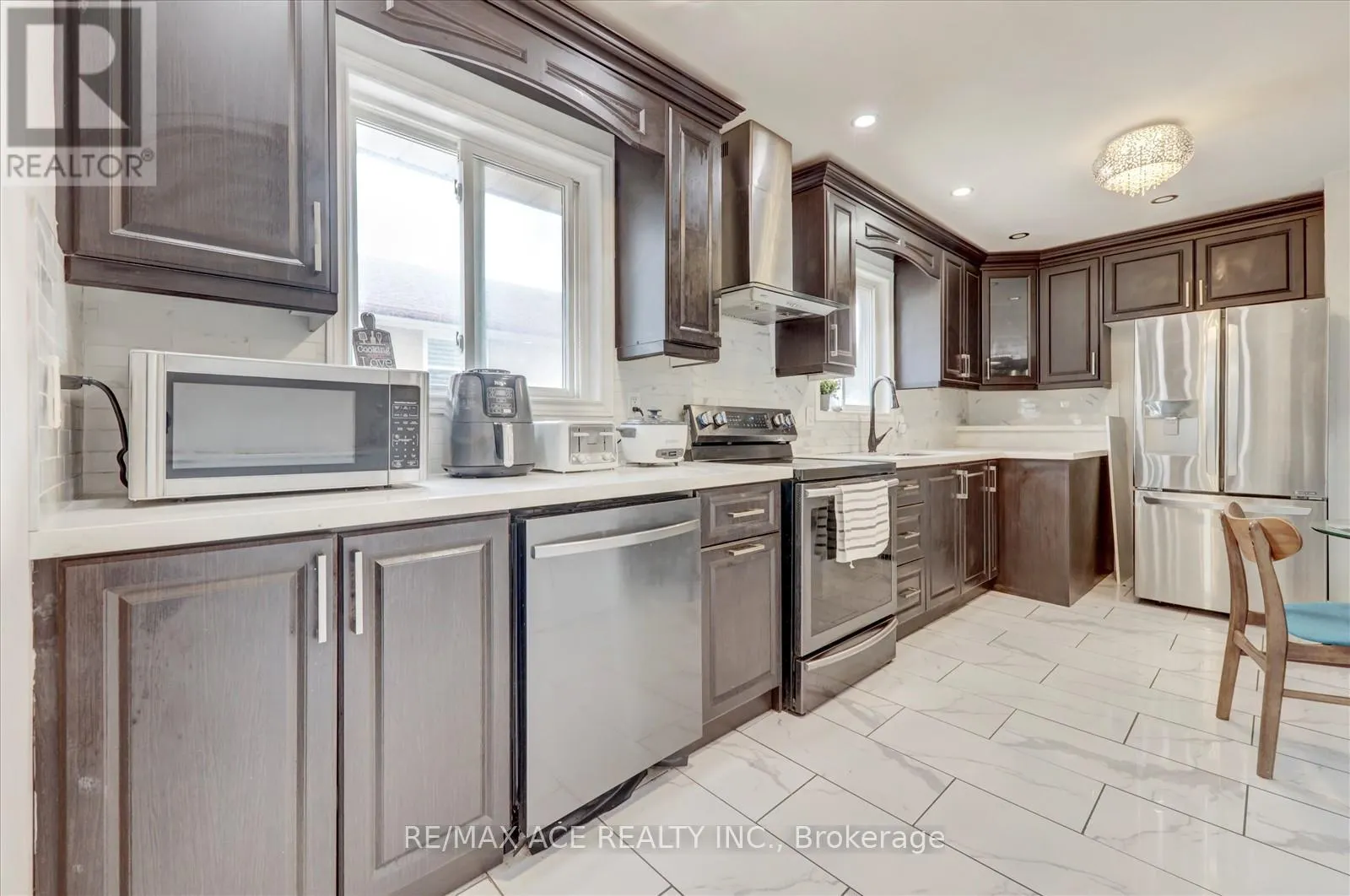 10 BLAKEMANOR BOULEVARD
