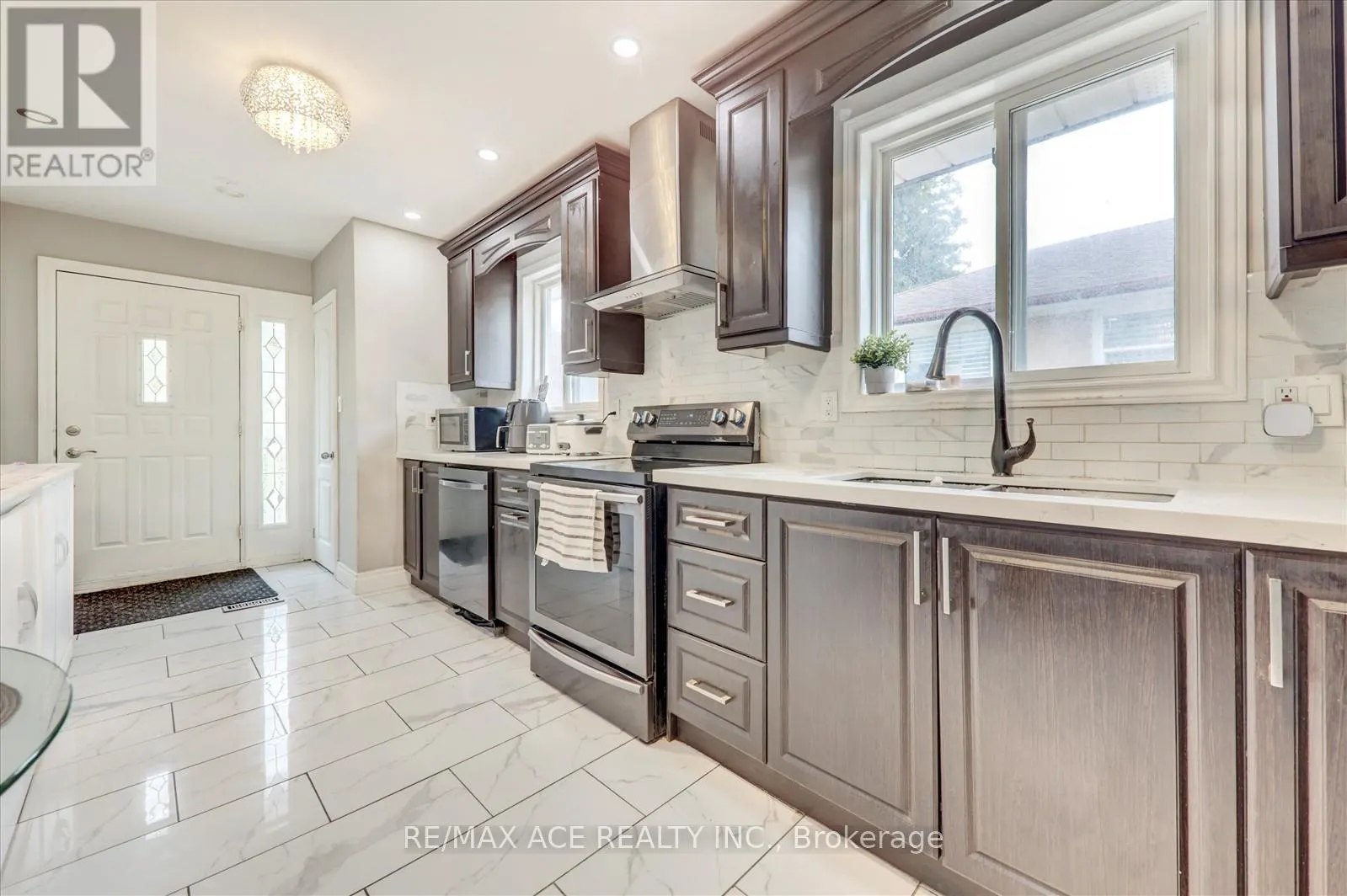 10 BLAKEMANOR BOULEVARD