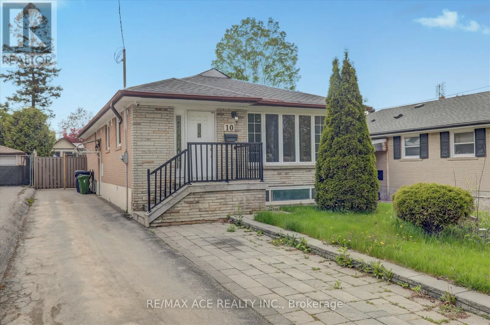 10 BLAKEMANOR BOULEVARD
