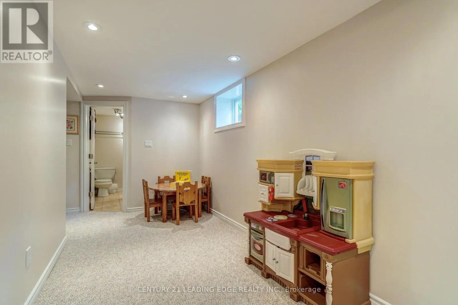7 DINGLEY COURT