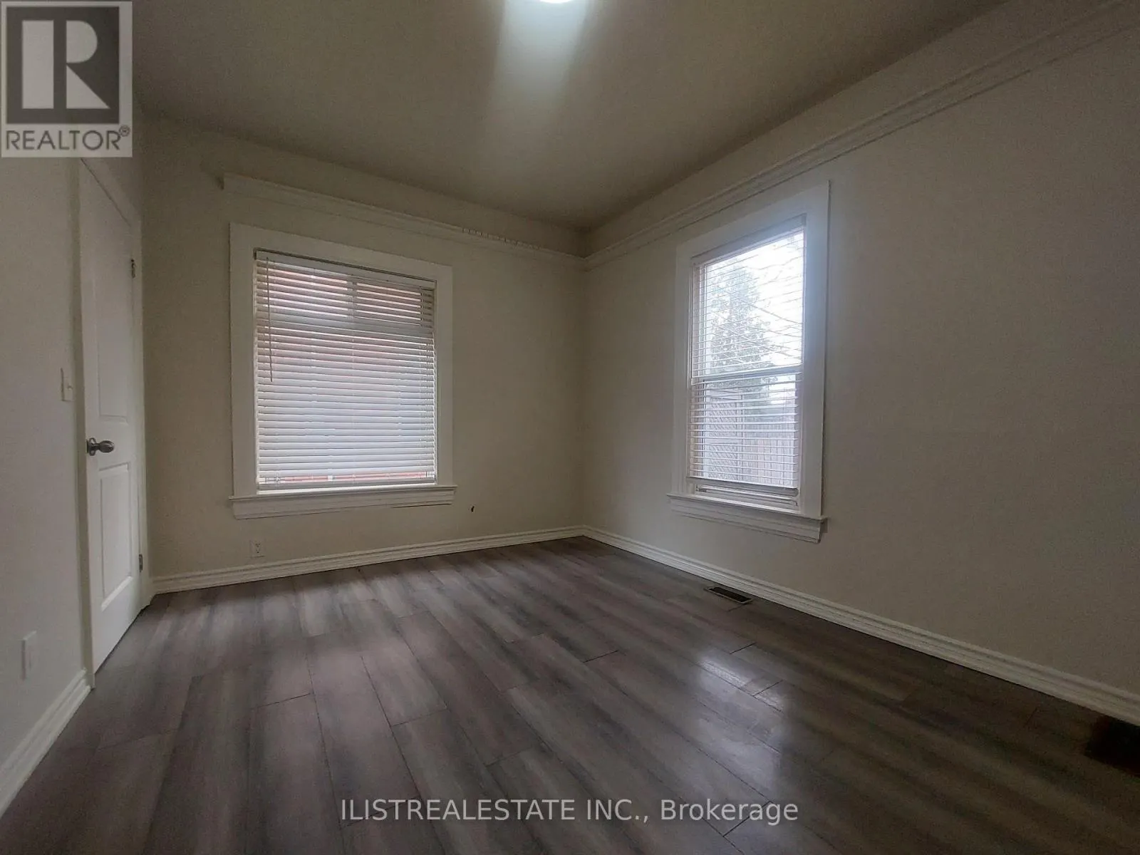 222 ATHOL STREET E