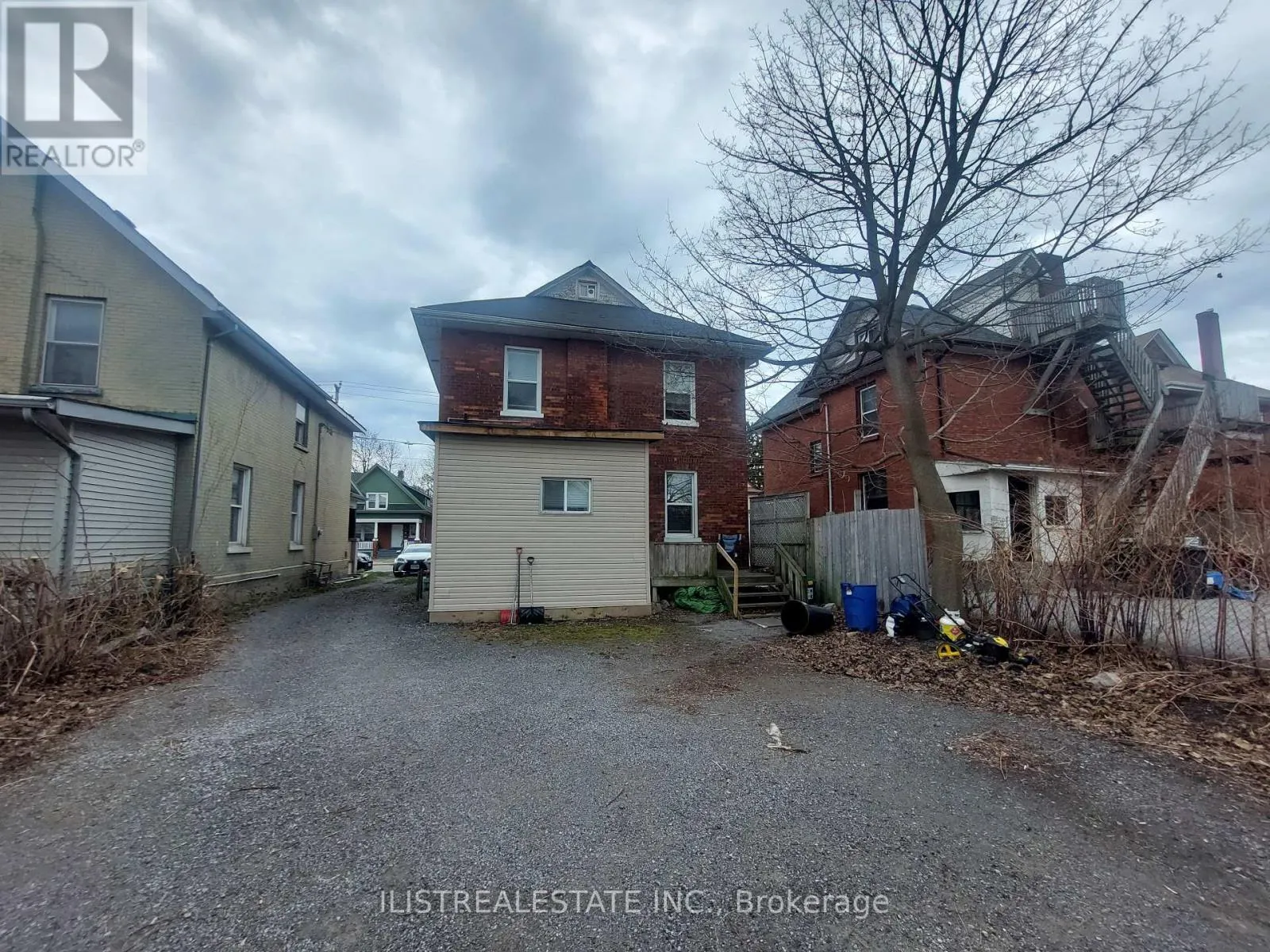 222 ATHOL STREET E