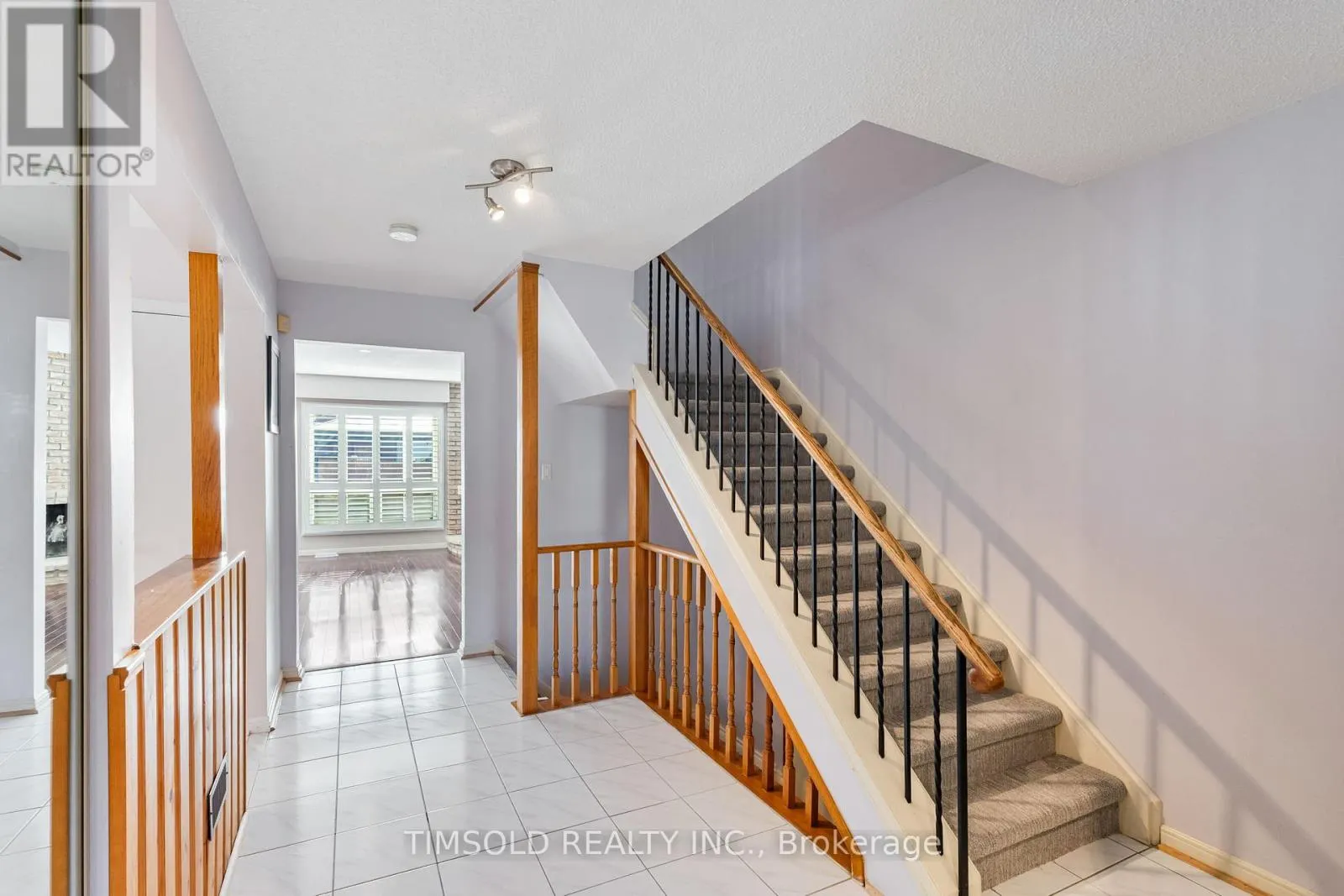 47 CAROLBREEN SQUARE