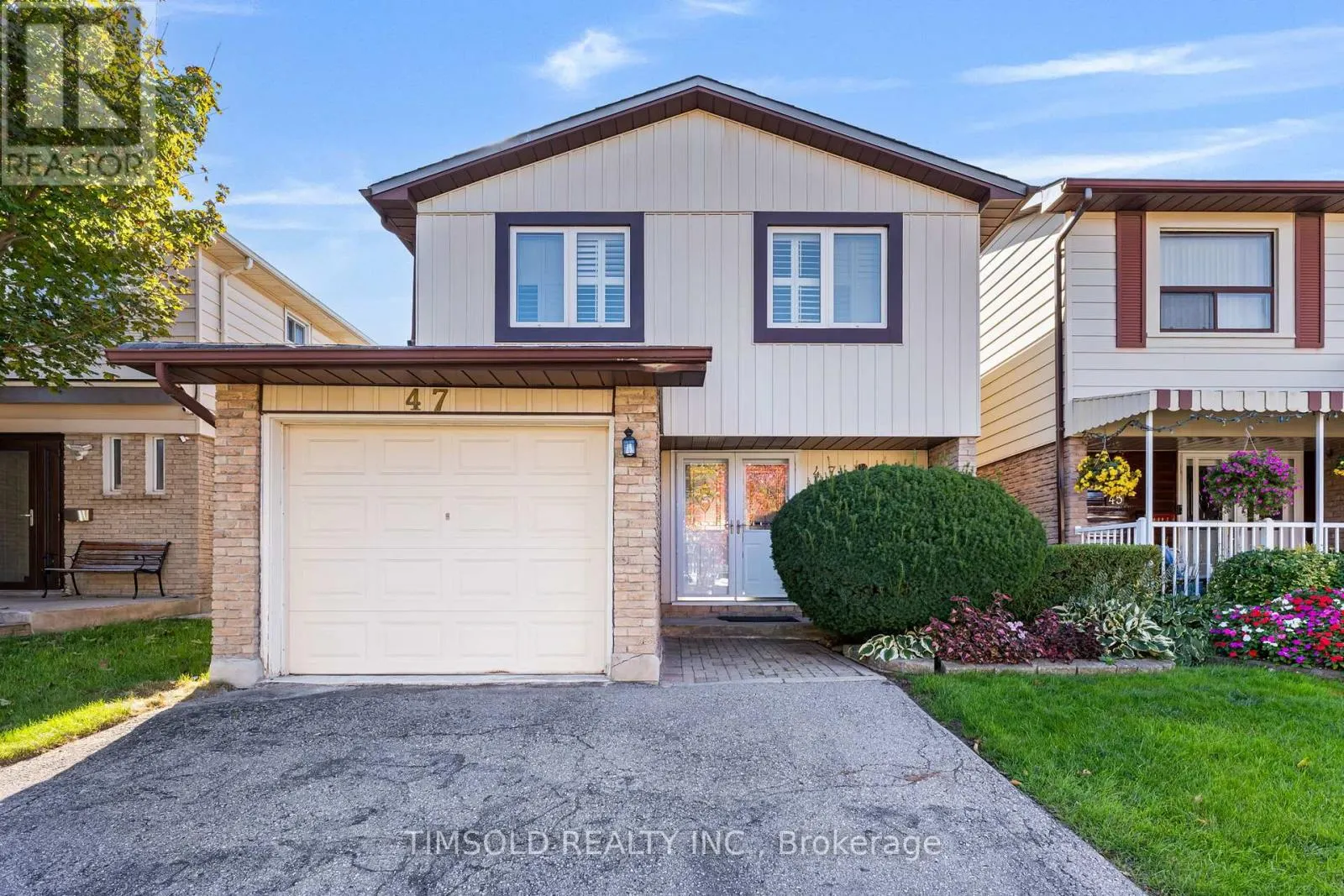 47 CAROLBREEN SQUARE