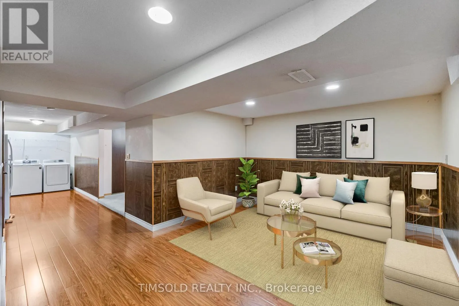 47 CAROLBREEN SQUARE