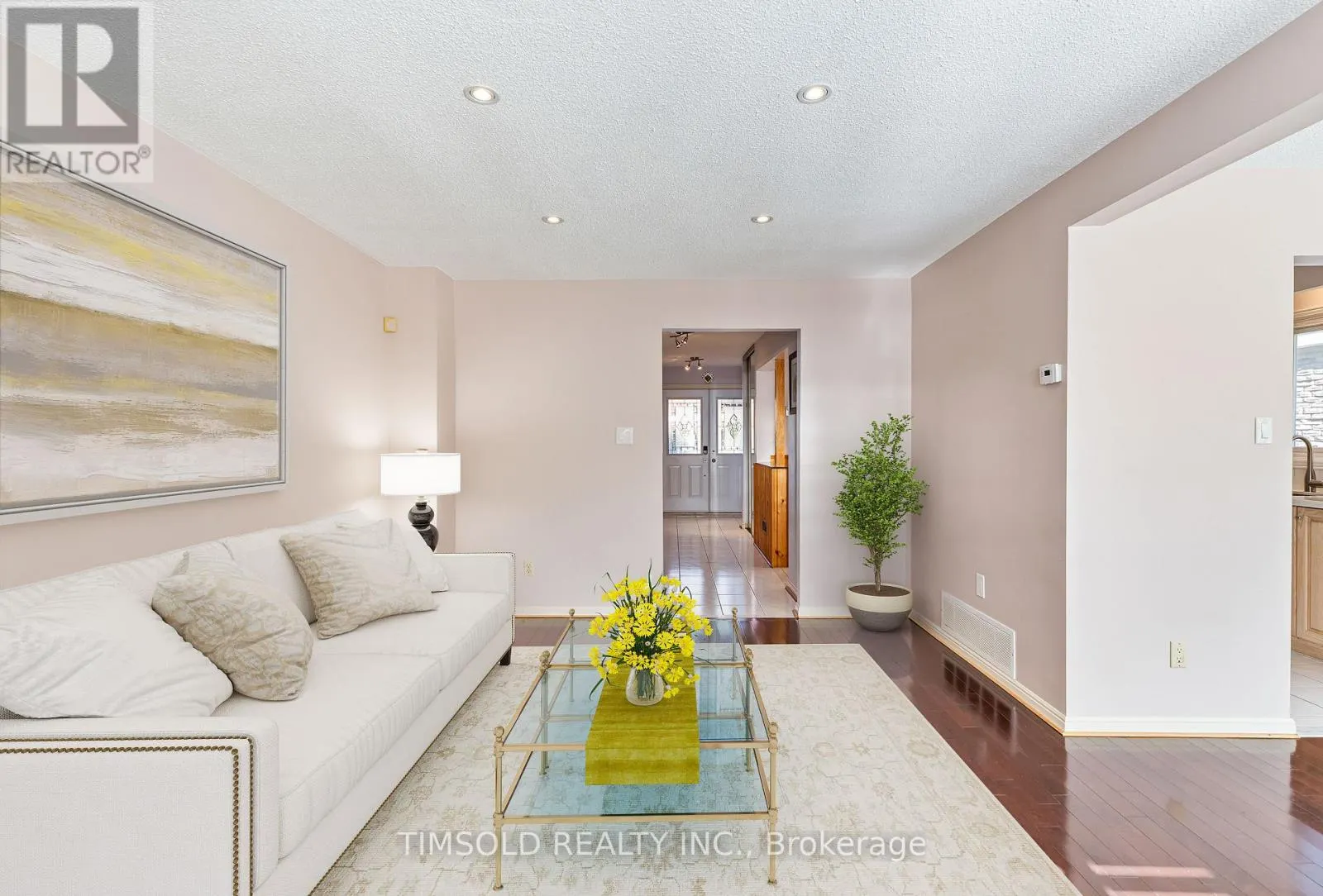 47 CAROLBREEN SQUARE