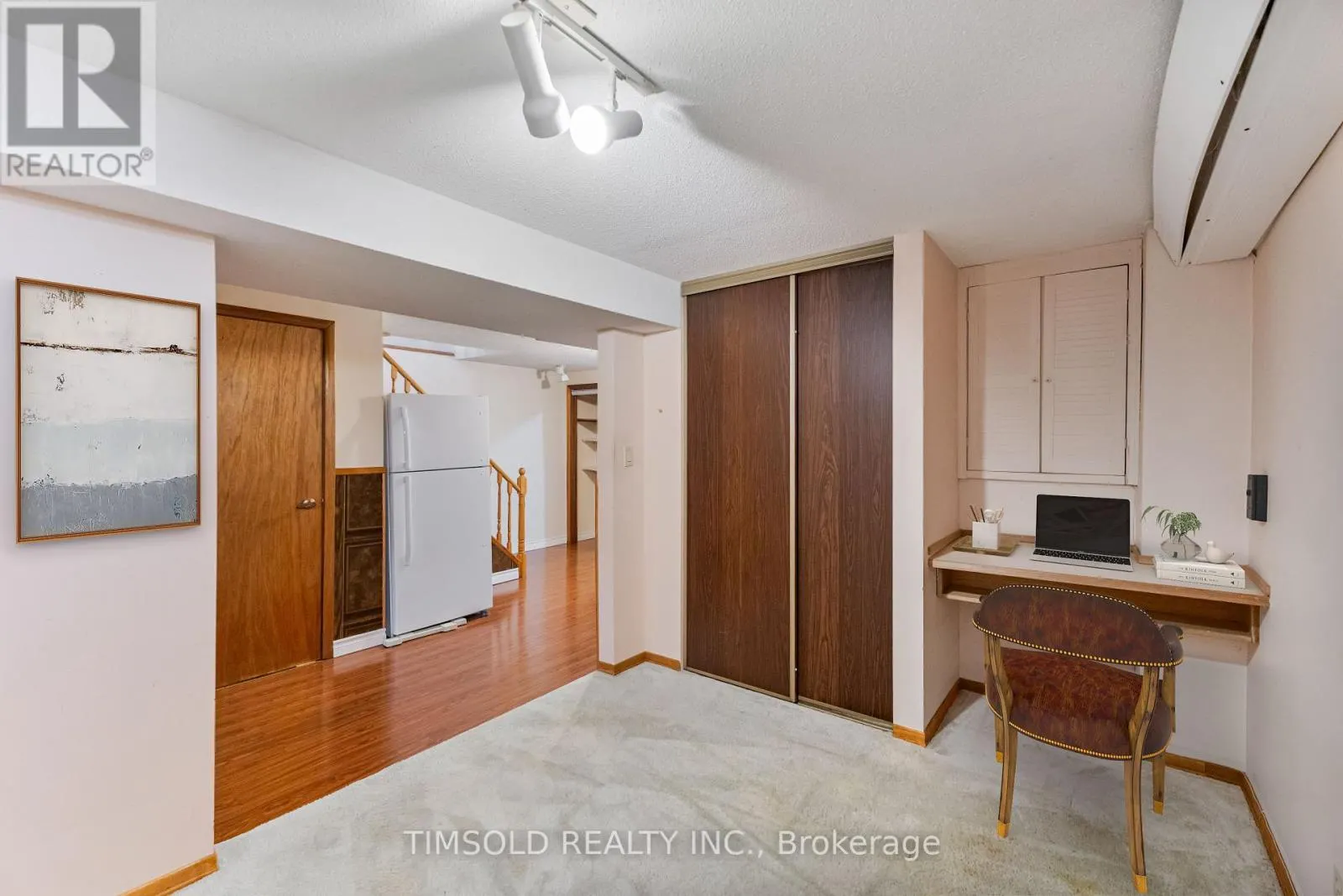 47 CAROLBREEN SQUARE