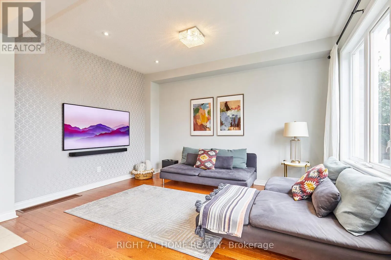 71 KEITH-WRIGHT CRESCENT