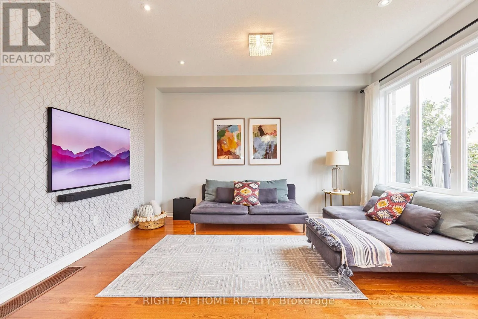 71 KEITH-WRIGHT CRESCENT