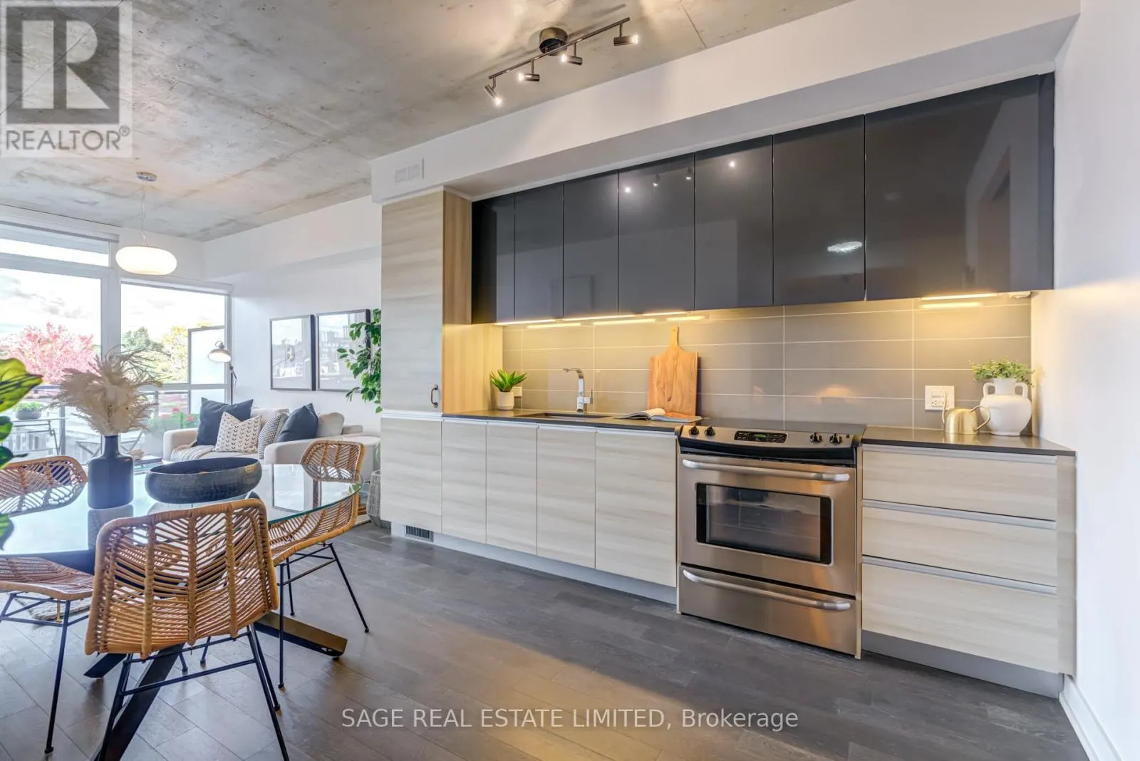 504 - 1190 DUNDAS STREET E