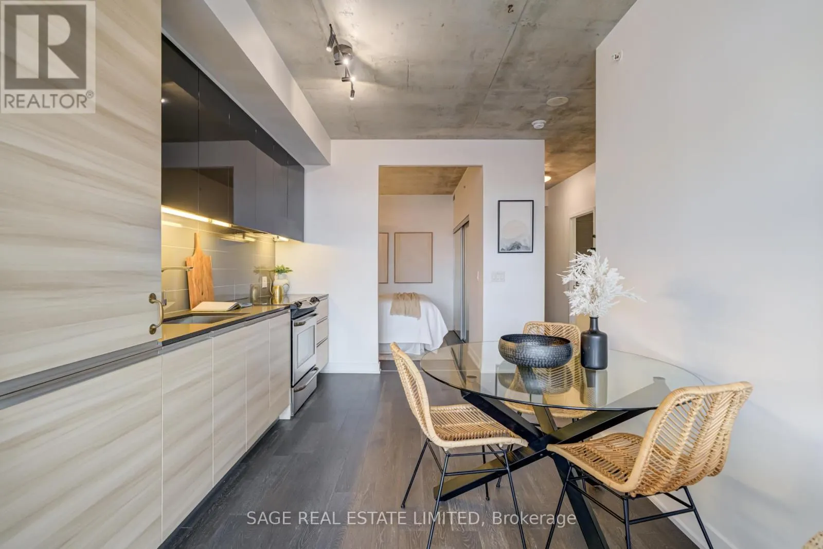 504 - 1190 DUNDAS STREET E