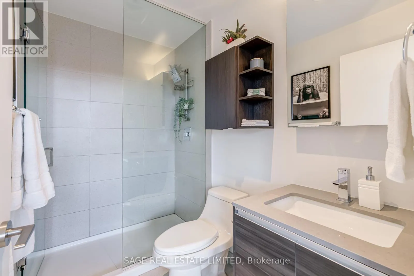 504 - 1190 DUNDAS STREET E