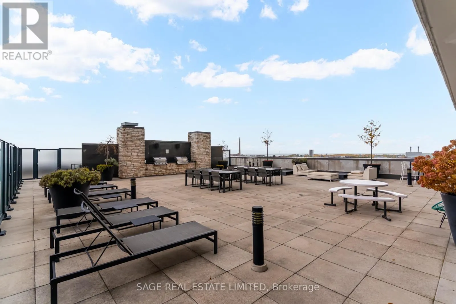 504 - 1190 DUNDAS STREET E