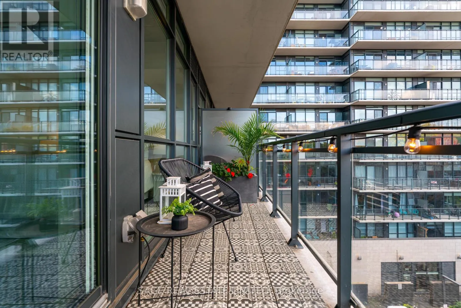 504 - 1190 DUNDAS STREET E