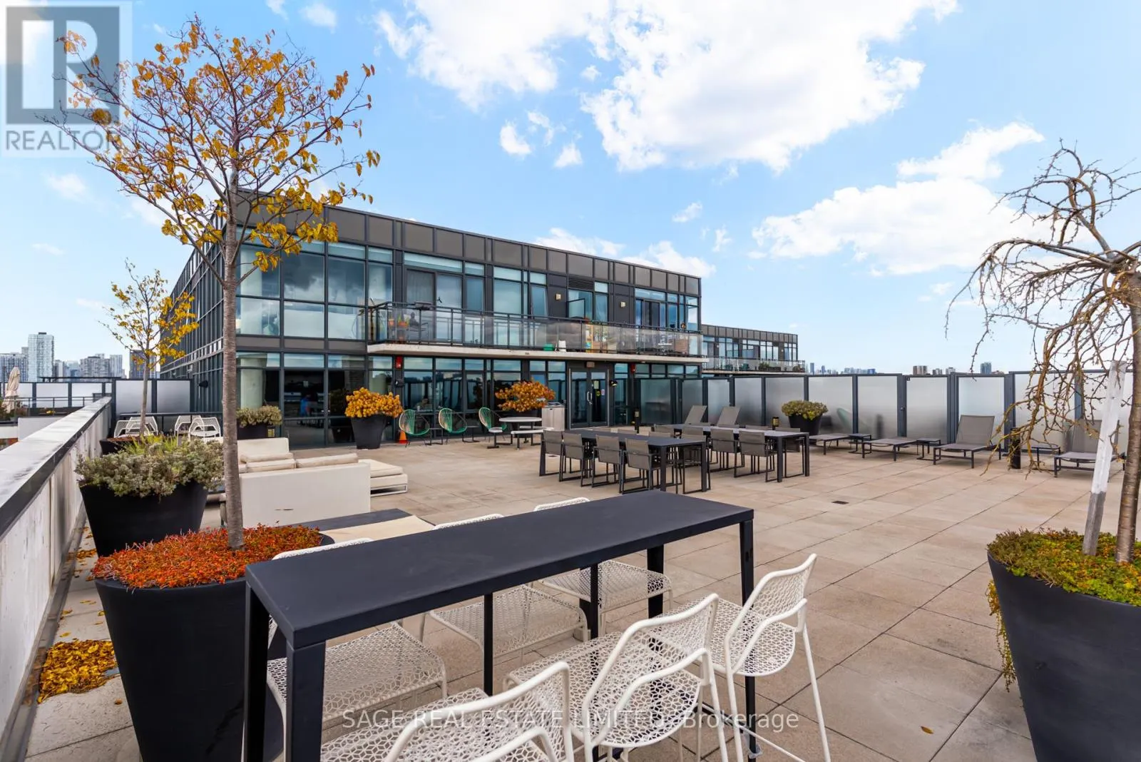 504 - 1190 DUNDAS STREET E