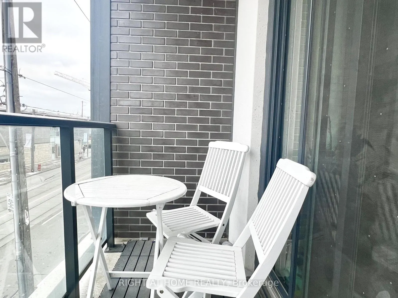 202 - 1630 QUEEN STREET E