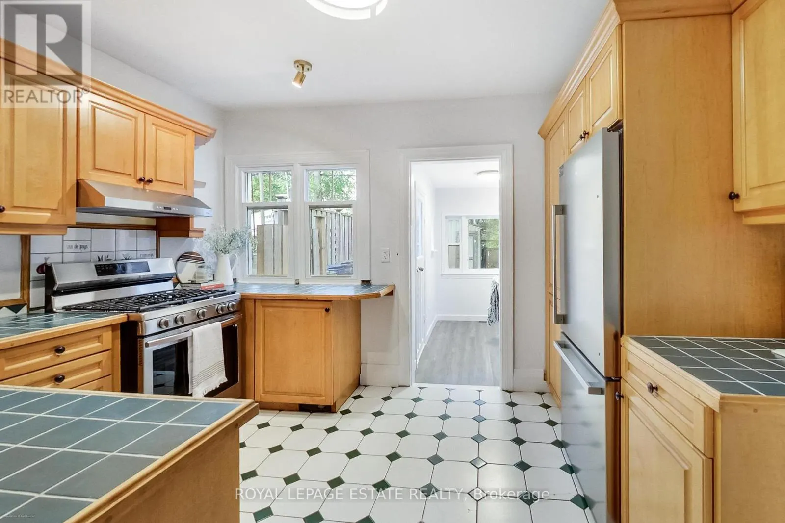 83 BASTEDO AVENUE