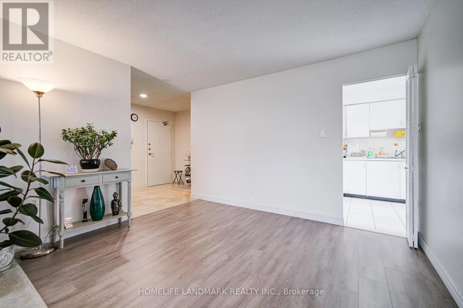 303 - 1 REIDMOUNT AVENUE
