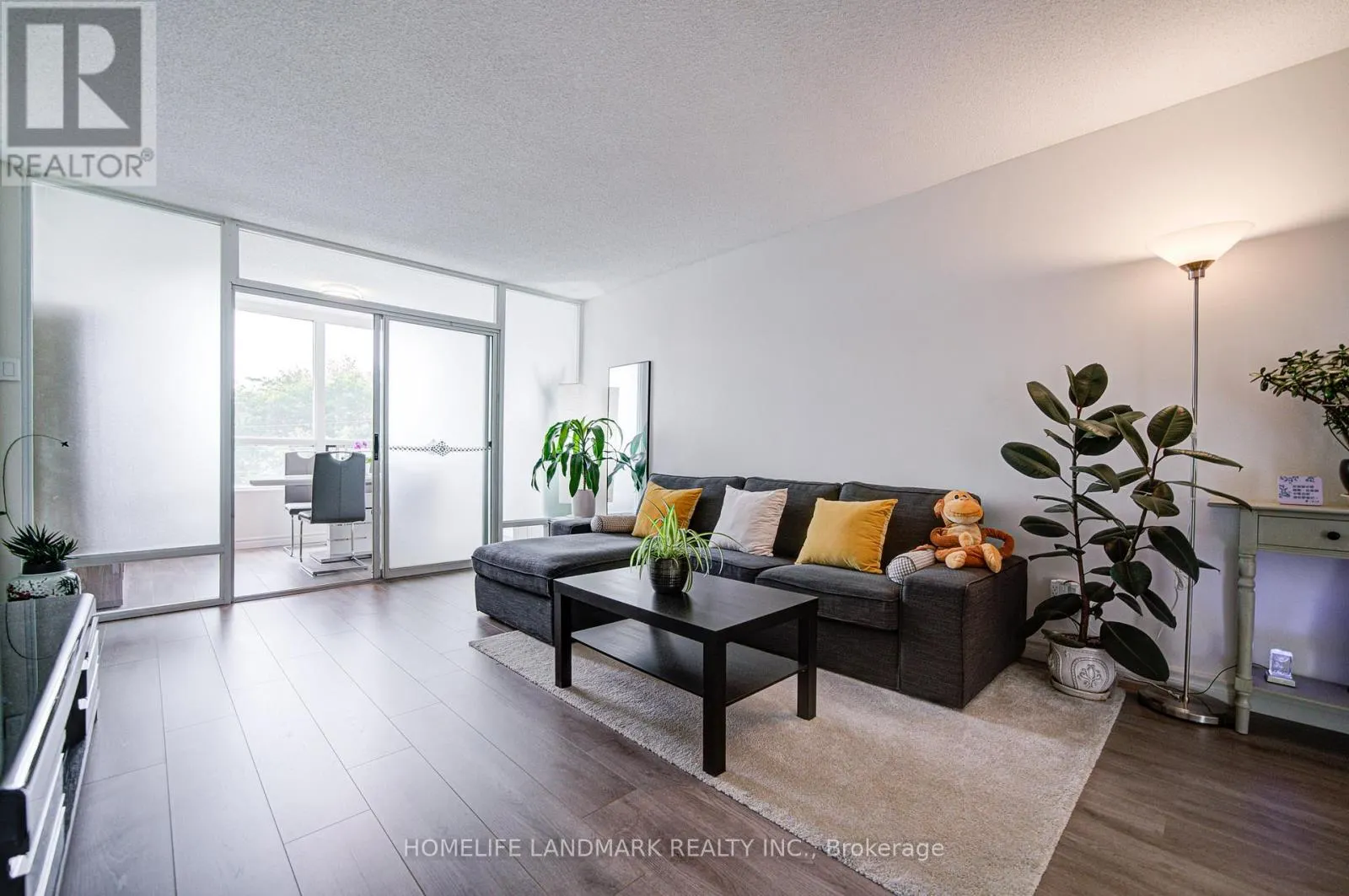 303 - 1 REIDMOUNT AVENUE