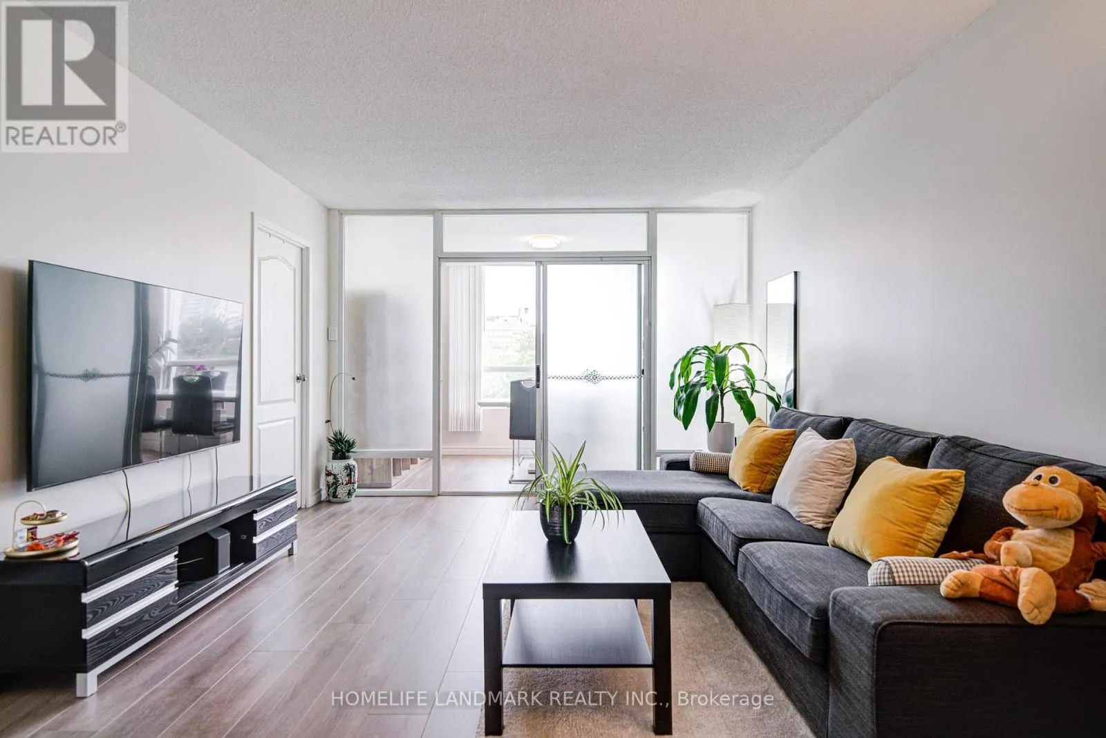 303 - 1 REIDMOUNT AVENUE