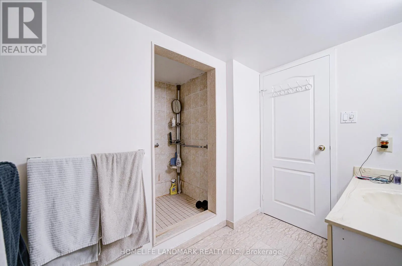 303 - 1 REIDMOUNT AVENUE