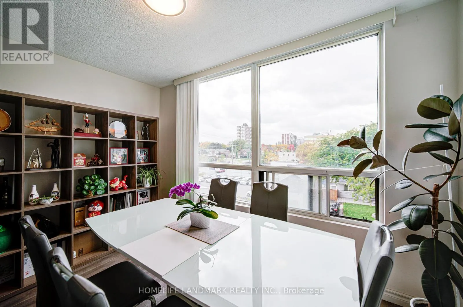 303 - 1 REIDMOUNT AVENUE