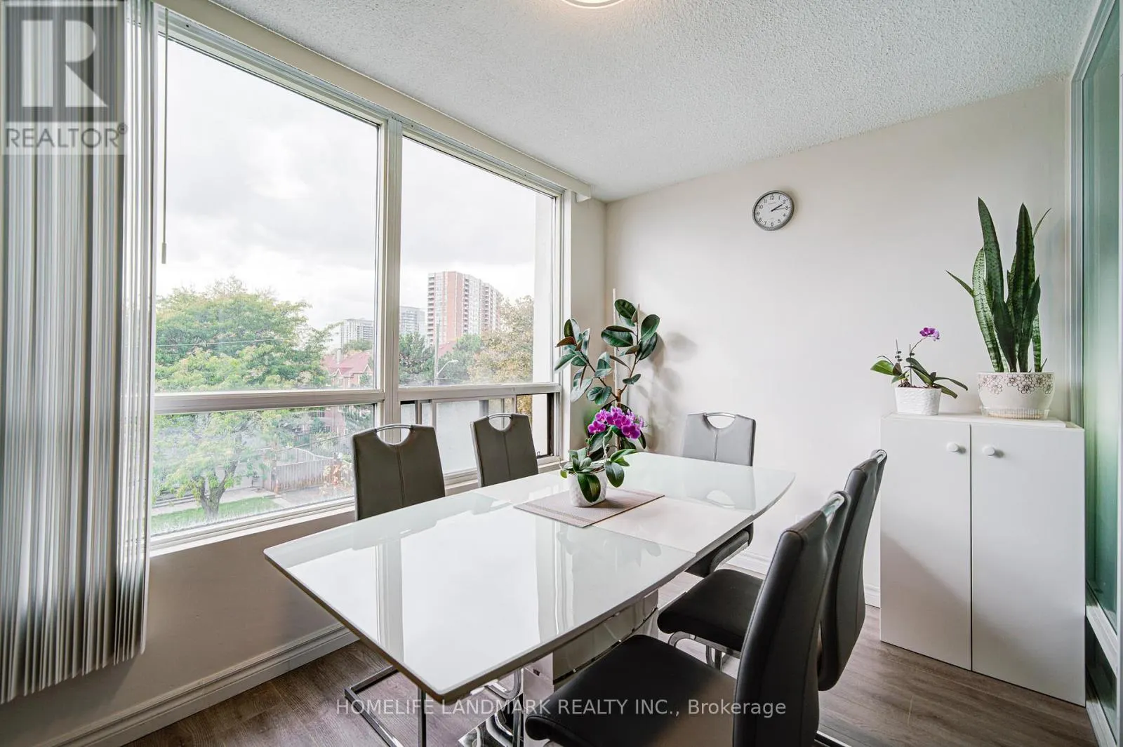 303 - 1 REIDMOUNT AVENUE