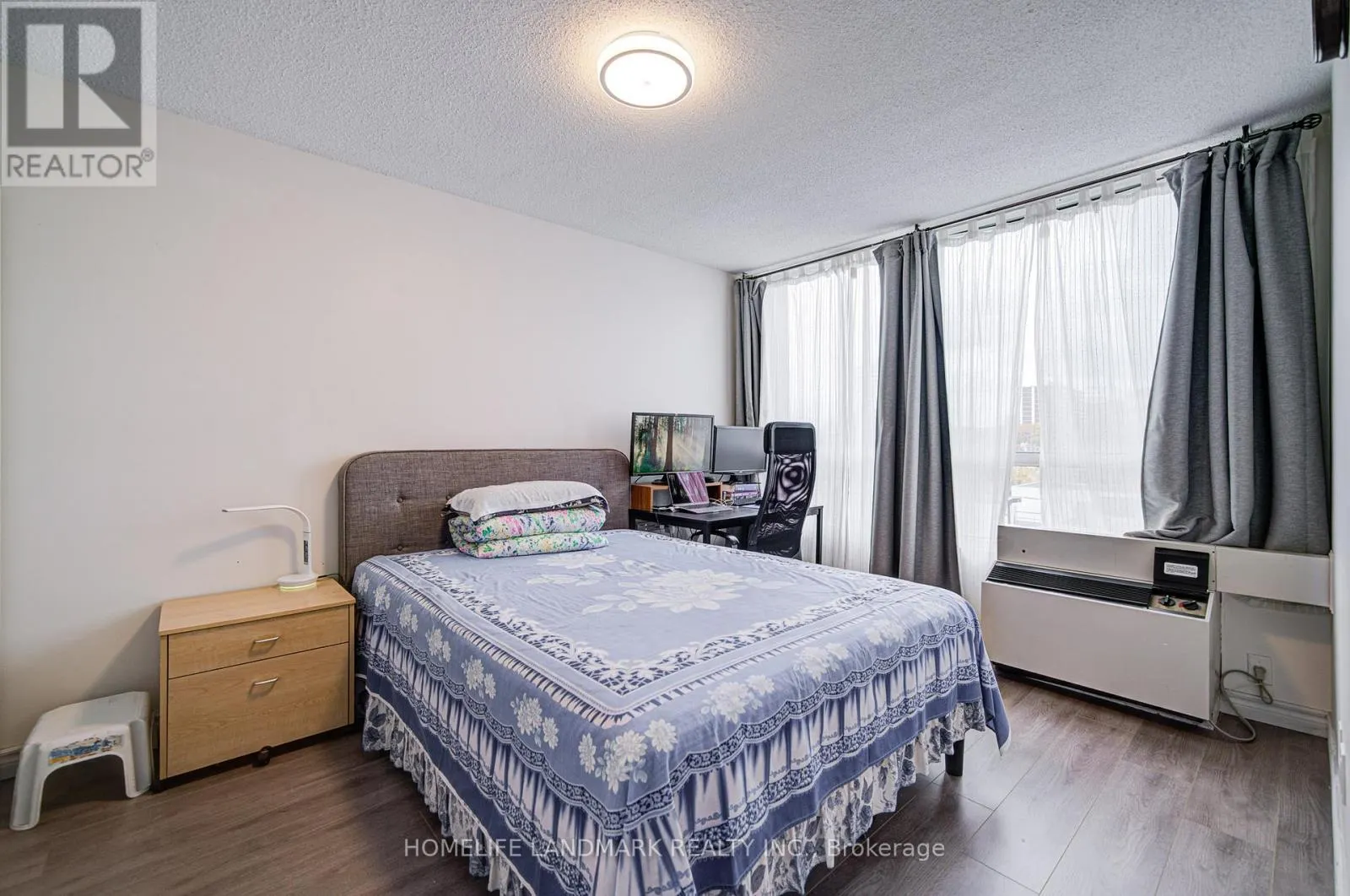 303 - 1 REIDMOUNT AVENUE