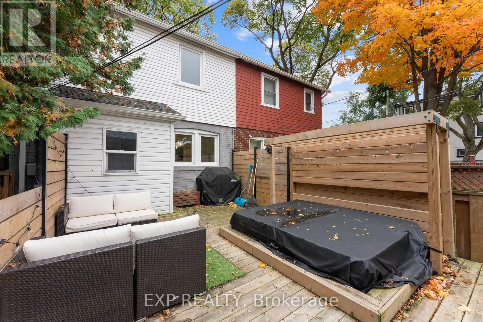 1702 DUNDAS STREET E