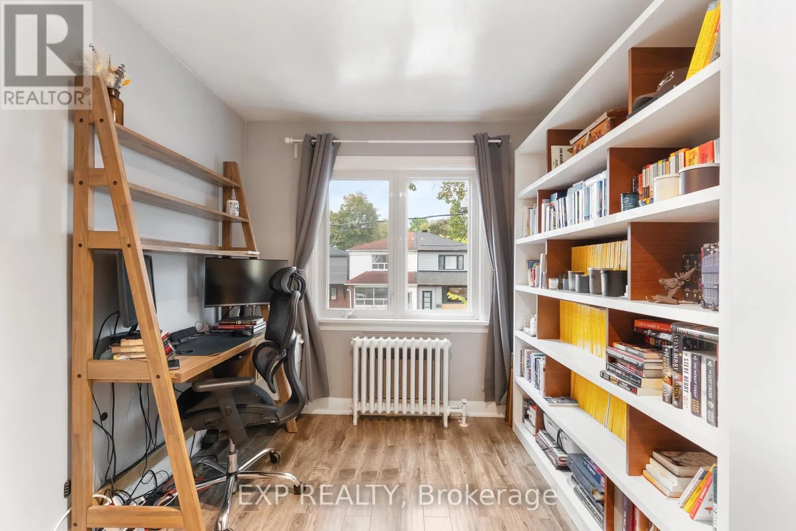 1702 DUNDAS STREET E